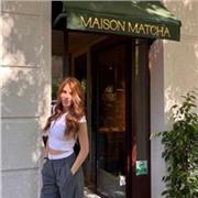 Soy una chica de 23 años y vivo en Madrid.
Estoy licenciada en Bioquímica biomédica y actualmente estoy cursando 2º de máster